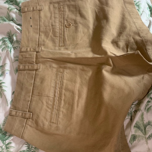 J. Crew Women’s Chino Shorts - Picture 3 of 4